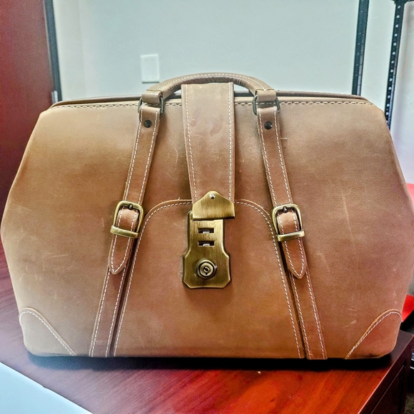 Handmade Leather Dr's Bag - Picture 11 of 15